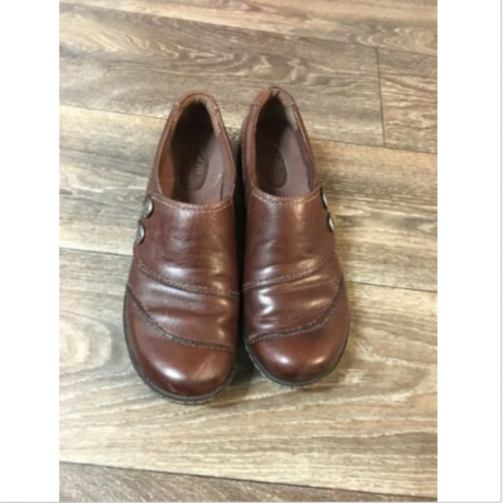 CLARKS sz 8N Brown Shoes Slip On Bendables